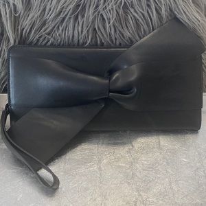 Bow wristlet